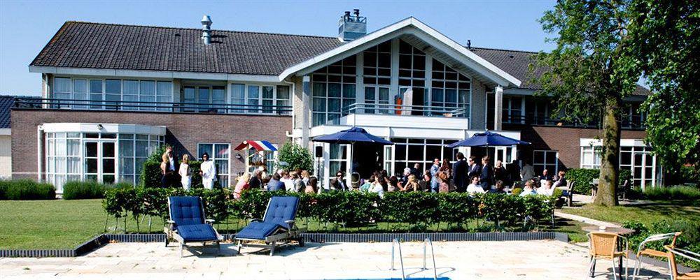 Landhotel De Ijsvogel Sint Nicolaasga Exterior photo