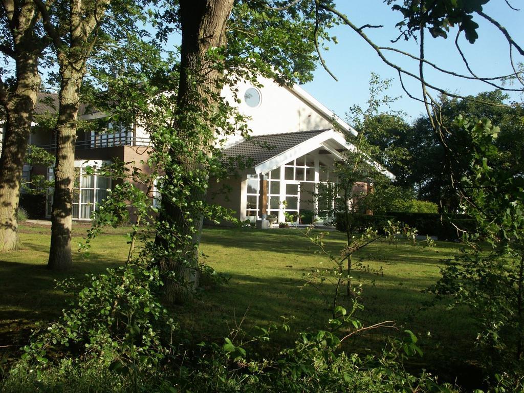 Landhotel De Ijsvogel Sint Nicolaasga Exterior photo